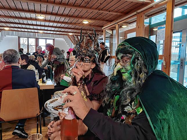 Bild 18: Fasnacht 2025: Narren übernehmen Daisendorfer Rathaus - die schönsten Bilder!