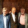 Als Festredner und Zeitzeuge berichtet Klaus Dietsche (Mitte), flankiert von den Zunftbrüdern Raimund Walde (links) und Heinz Steßl, ...