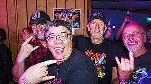 Bild : Barock serviert musikalisches Feuerwerk: Bilder der AC/DC Tribute Show in Unadingen