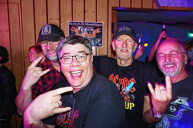 Bild 1: Barock serviert musikalisches Feuerwerk: Bilder der AC/DC Tribute Show in Unadingen