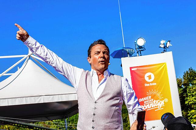 Entertainer und Moderator Stefan Mross steht in der „Immer wieder Sonntags Arena.