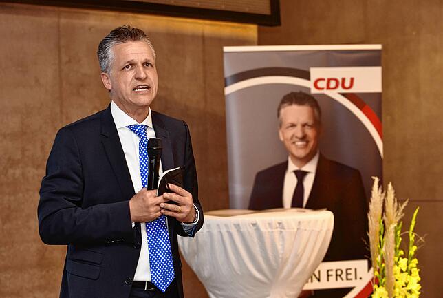 Bild 4: Wahlparty der CDU: Feierstimmung will bei den Christdemokraten nicht aufkommen