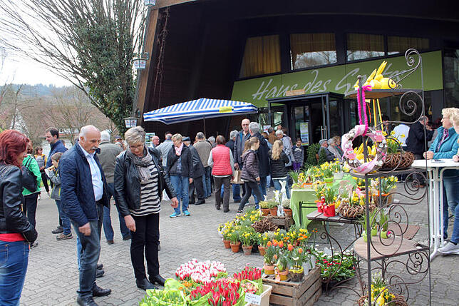Auch regionale Produkte werden beim Osterbasar in Achdorf angeboten.