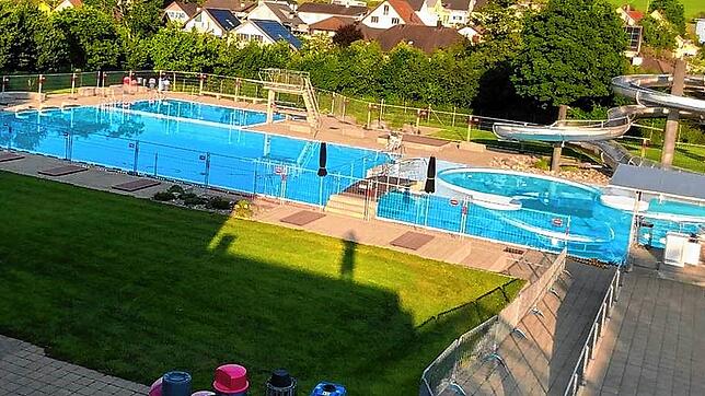 Gitter am Schwimmbecken im Vitamare in Frick/CH.
