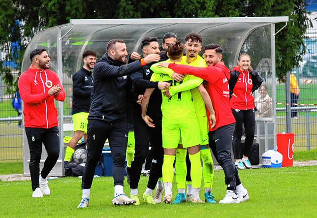 Bild 2: Die besten Bilder der Partie zwischen dem TSV Singen und dem FC Überlingen
