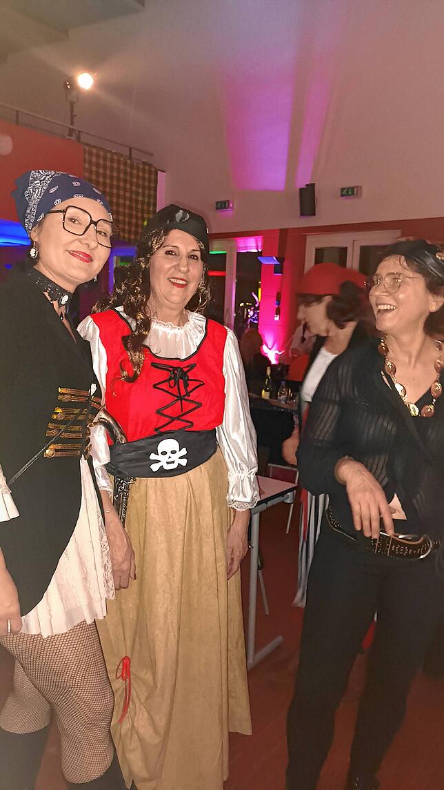 Bild 11: Waldshut: Frauen feiern ausgelassen bei der unvergesslichen Frauenfasnacht – Bilder hier!