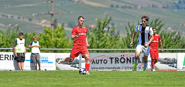 Bild 4: SC Freiburg II gewinnt Test beim FC Erzingen gegen den FC Zürich II mit 6:3 – wir haben Fotos!