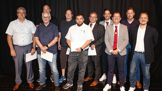 Die Geehrten für 20 und 25 Jahre Schiedsrichtertätigkeit (von links): Edgar Straub, Konstantinos Tsalis, Dominik Wehrle, Silvio Opitz, ...