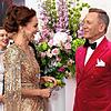 Kate (l), Herzogin von Cambridge, spricht mit Daniel Craig, Schauspieler aus Großbritannien, bei ihrer Ankunft zur Weltpremiere des ...