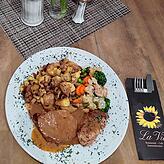 Auch das war dieser Tage Egal im La Vie: Schweinebraten mit Bratkartoffeln und Gemüse.