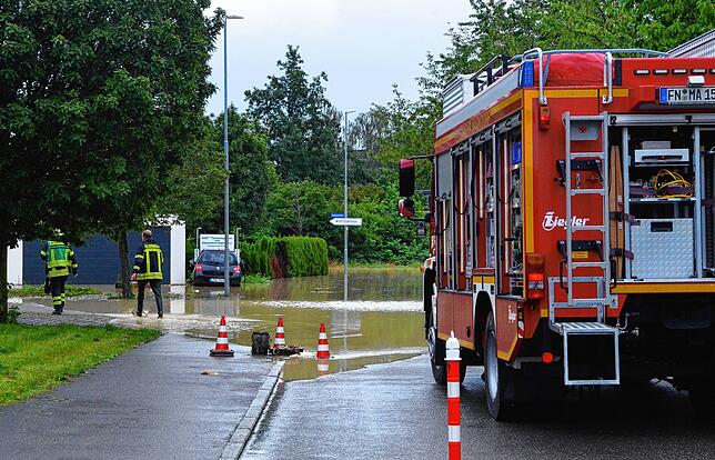 Bild 3: Bilder vom Unwetter in Markdorf: Evakuierung des Campingplatzes