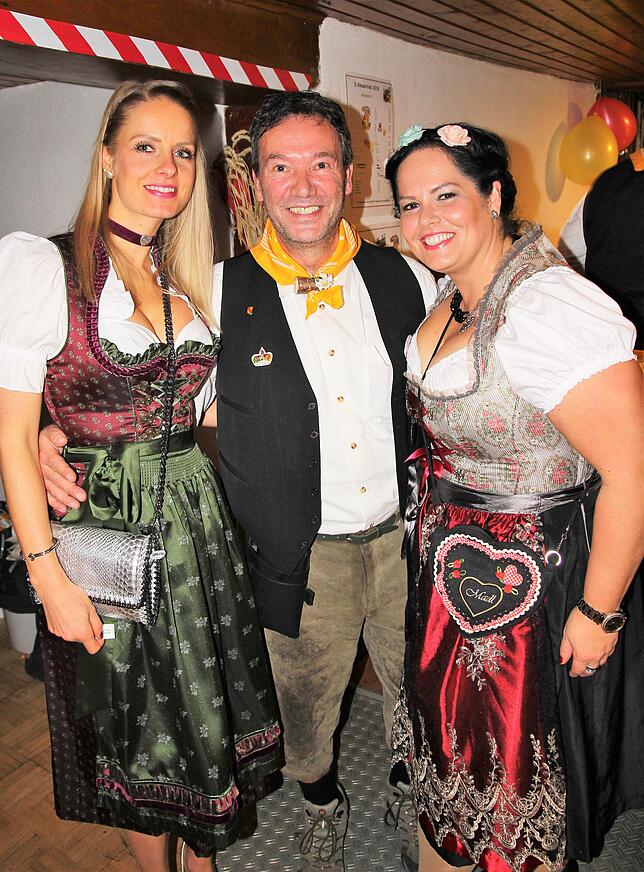 Alpenländisches Flair: Die Stimmung im Bregtäler am Abend wird von vielen Almabtriebsfans in Dirndl und Lederhose geprägt sein – ...