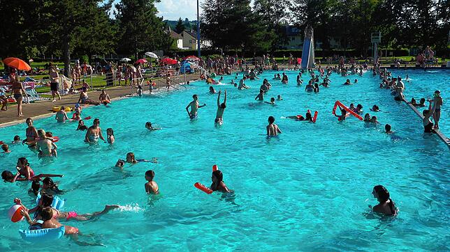 Korrektes Badevergnügen: Harmonisch, fröhlich und stressfrei soll es im Schopfheimer Freibad zugehen. Wie in Lörrach und Weil am Rhein ...