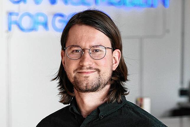 „Wir haben eigene Mitarbeiter, die sich um die Scooter kümmern“, sagt Patrick Grundmann, Pressesprecher von Tier mobility.