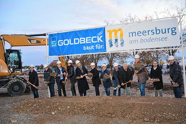 Sie waren beim ersten Spatenstich für das neue Parkhaus an der Fähre dabei (von links): Benedikt Müller, Helmut Hornstein, Andreas ...