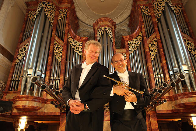 Bernhard Kratzer rechts) und Organist Paul Theis spielen zum Jahresfinale im Villinger Münster.