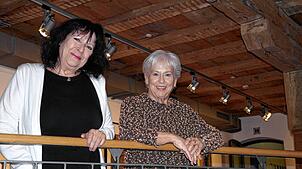 Das Programm des Kulturhauses Mühle ist unter Dach und Fach: Barbara Kensy-Schneider (links) organisiert Kunstausstellungen, Irmi ...