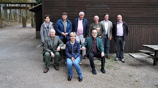 Die Mitglieder des Vereins Wildgehege Waldshut zogen Bilanz (hinten, von links): Antje Jockers, Erwin Kaiser, Otto Straub, Hubert Rossa, ...