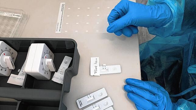 Seit 13. November sind Schnelltests (Bürgertests) zum Teil wieder kostenlos. (Archivbild März 2021)