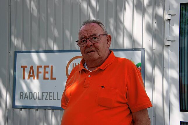 Heiner Kratt ist Teil des Tafel-Teams in Radolfzell und kümmert sich dort unter anderem um das Lager und die Bestückung des Ladens (im ...