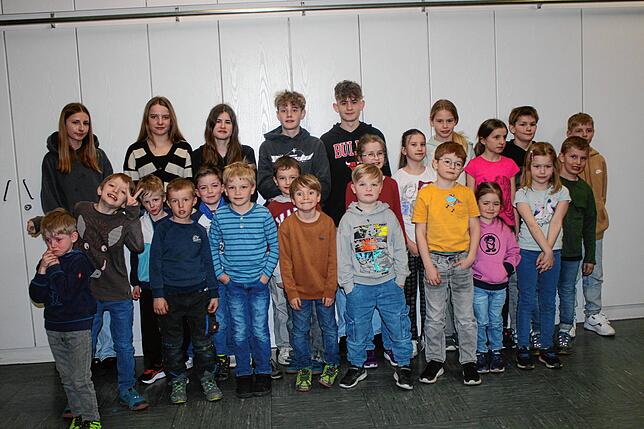 Die Kinder, die am Sonntag den Bären „Joshua“ durchs Dorf treiben werden, üben bereits fleißig die Bärensprüche.