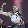Ausnahmen bestätigen die Regel: US-Sängerin Miley Cyrus beim Glastonbury Festival &ndash; in Deutschland ist der Anteil weiblicher ...