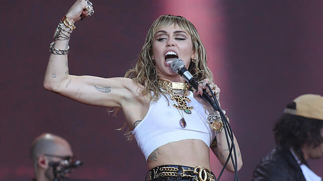 Ausnahmen bestätigen die Regel: US-Sängerin Miley Cyrus beim Glastonbury Festival &ndash; in Deutschland ist der Anteil weiblicher ...