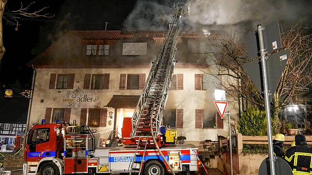 Der Brand im Gasthaus Adler in Hefigkofen im Februar 2019 war ein Großeinsatz für die Feuerwehr Oberteuringen. Für Einsätze erhalten die ...