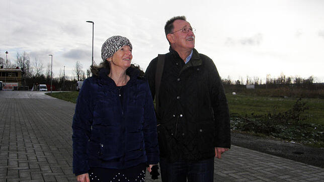 Daniela Ohlemacher und Manfred Graßl aus dem Lindenbühl klagen über eine Zunahme an Fluglärm durch tief fliegende Kleinflugzeuge, die ...