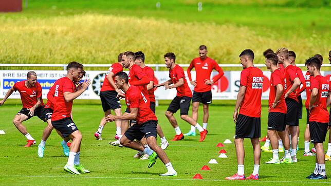 Die Bundesliga-Kicker des 1. FC Köln trainierten am Freitagnachmittag in Aasen. Die Trainingseinheiten der Kölner in den nächsten Tagen ...