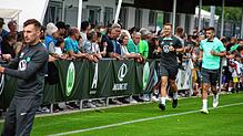 Nachdem die Fußballfans noch vor wenigen Tagen beim FC Liverpool keinen Zugang zu den Trainingseinheiten bekamen, darf beim VfL ...