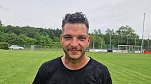 Spielertrainer Sven Benno und der FC Uhldingen freuen sich über den Sieg gegen die DJK Konstanz/KN-Egg.