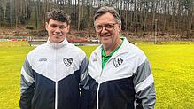 Lars Schuler, Torwart des VfR Stockach, mit Vater Hubert, der Spielausschussvorsitzender beim Club vom Osterholz ist.