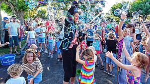 Für Kinder und Erwachsene ist tagsüber beim Seenachtfest Programm geboten, bevor abends das Feuerwerk zum Höhepunkt wird. Erneut steht ...