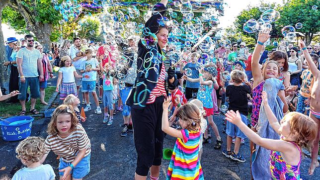 Für Kinder und Erwachsene ist tagsüber beim Seenachtfest Programm geboten, bevor abends das Feuerwerk zum Höhepunkt wird. Erneut steht ...