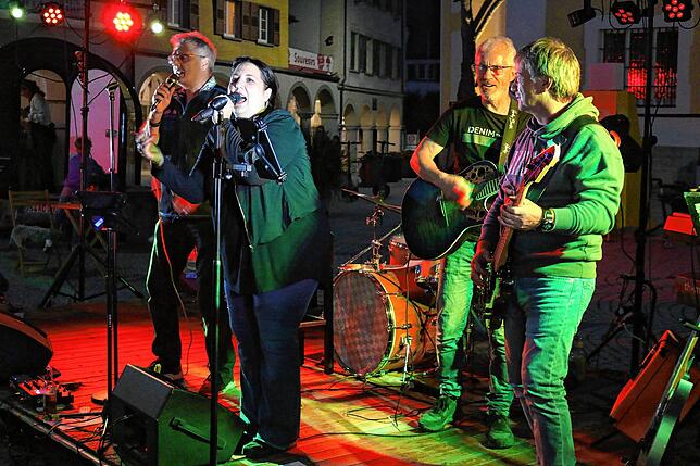 Bild 13: Raising Crown lässt Rocklegenden auferstehen