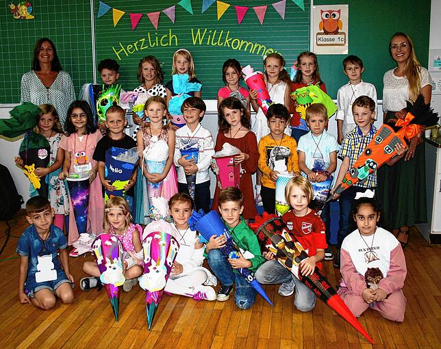Klasse 1c: Die Kinder werden von den Klassenlehrerinnen Anna Messerle (rechts) und Daniela Straub (links) unterrichtet.
