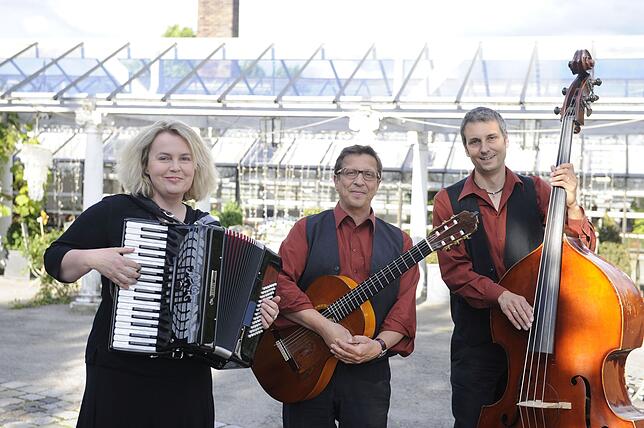 Für französischen Flair sorgt die französischen Band „Montparnasse“. Sie tritt auf dem Rathausplatz auf.