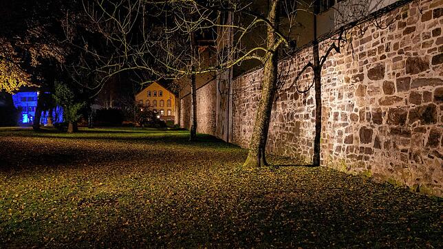 Manche Bürger beschweren sich über Licht-Smog nachts in Villingen. Aus Sicherheitsgründen soll die Beleuchtung in den Straßen aber ...