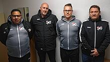 Zuversicht beim SV Jestetten: Sportchef Daniel Ramirez (rechts) begrüßt mit Athletiktrainer Jonathan Madera und Co-Trainer Michael Jauch ...