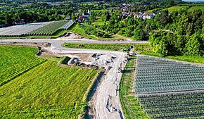 Bild : Drohnenflug über Riedheim: So sieht die gesperrte Müllstraße K7742 aus der Vogelperspektive aus