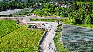 Bild : Drohnenflug über Riedheim: So sieht die gesperrte Müllstraße K7742 aus der Vogelperspektive aus