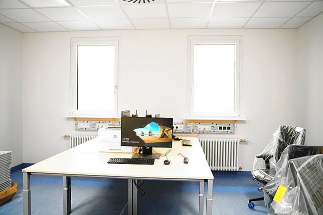 Nur eines der Büros, in dem die Mitarbeiter alles Administrative regeln können.