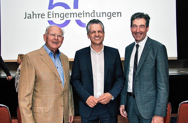 Ein Bild mit Seltenheitswert in einer Programmpause: Drei Donaueschinger Oberbürgermeister lächeln gemeinsam in die Kamera (von links): ...