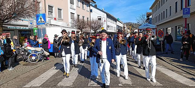 Die Stadtmusik Tiengen gab bei dem Umzug den Ton an.