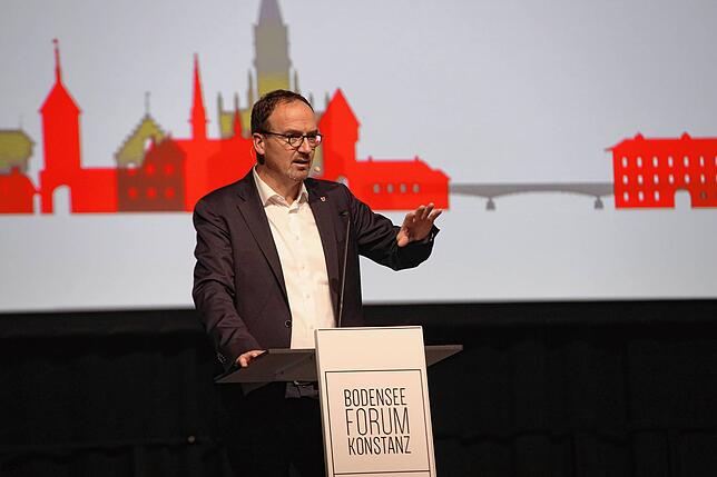 Oberbürgermeister Uli Burchardt referiert, welche Themen aus seiner Sicht im Jahr 2020 bestimmend sein werden.