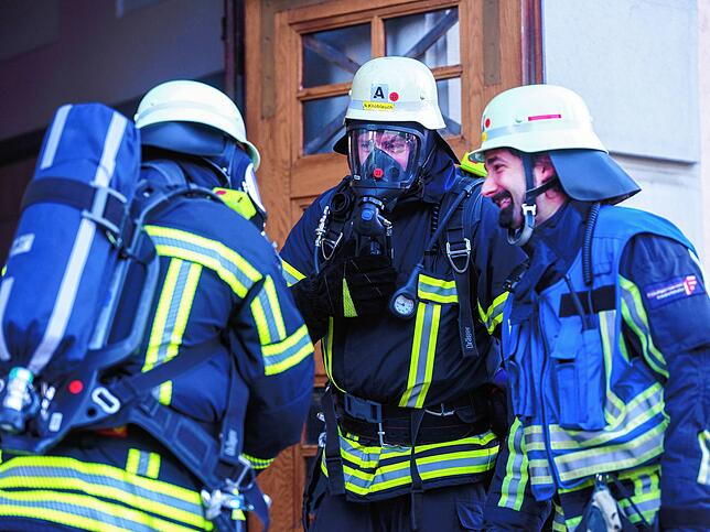 So lustig geht&lsquo;s beim echten Einsatz natürlich nicht zu, die Atemgeräte werden aber genauso überprüft.