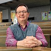 Priester Marcus Maria Gut hat sich 2022 als homosexuell geoutet. Auf diesen Schritt folgten „zu 99,9 Prozent einfach nur klasse ...
