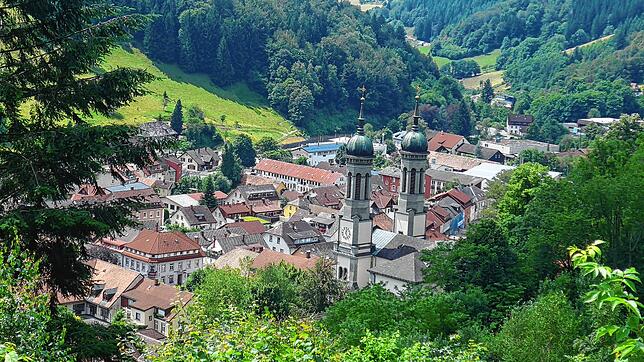 Schwarzwald-Idylle trügt: In Todtnau (hier ein Archibvbild) wird die Leiche einer 58-jährigen Frau gefunden. Die Polizei nimmt daraufhin ...