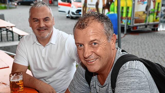 Bild 26: Endlich wieder Hafenfest! Trotz Wetterumschwung ist die Stimmung am ersten Tag hervorragend